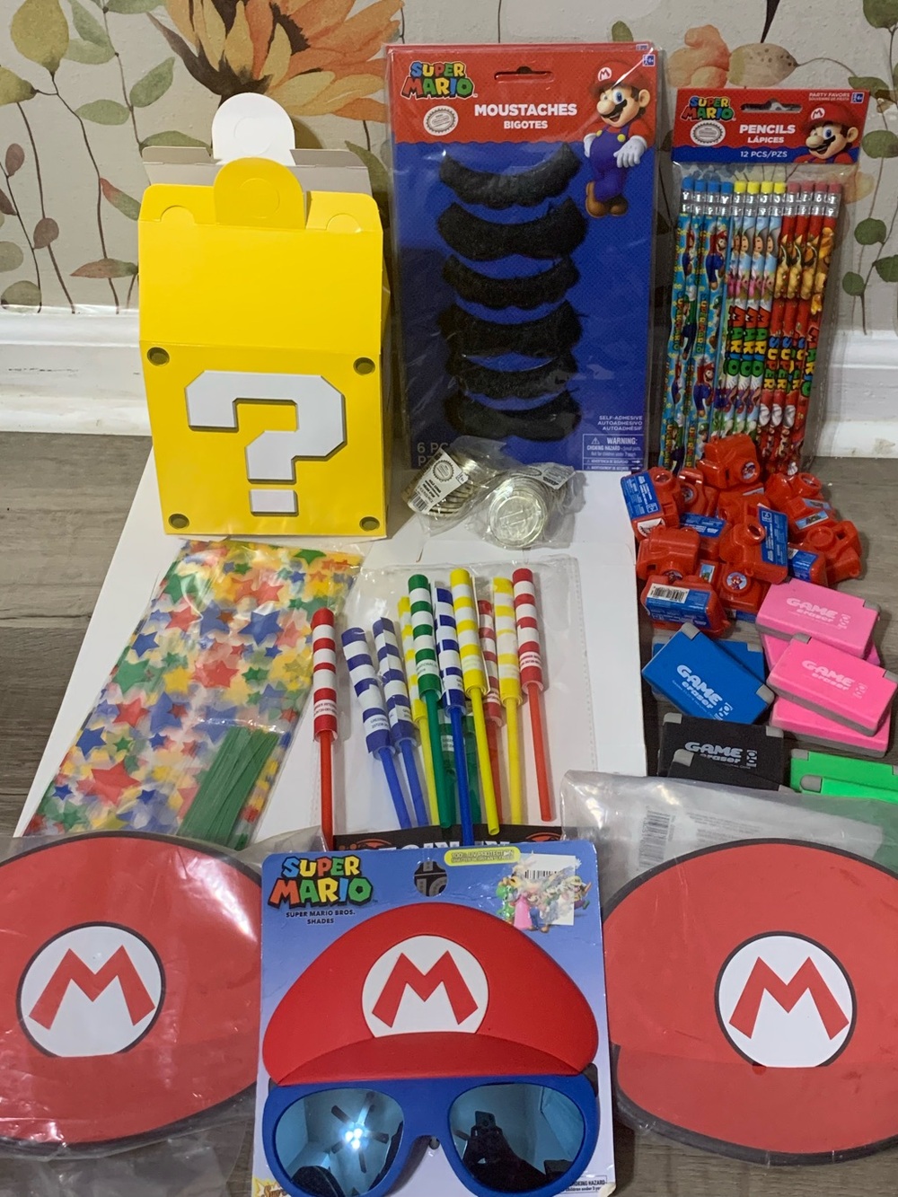 12 Guest Nintendo Super Mario Party Favor Kit Yellow Mystery Box